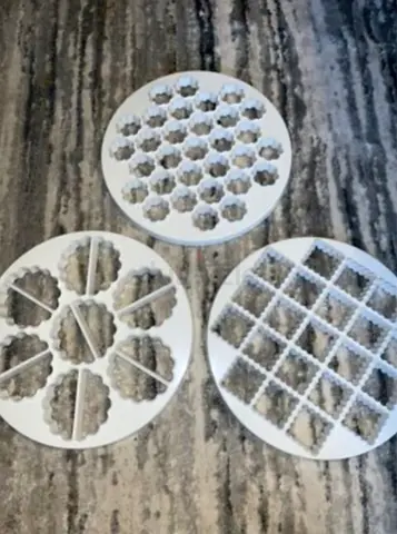 The vintage Emson Tasti Press 3-piece Round Dumpling/Ravioli Mold set