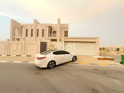 LIKE BRAND NEW 5 BEDROOM VILLA ALL MASTERS BEDROOM PLUS ELEVATOR