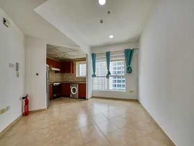 Ready to Move in | High Floor | Lake Views