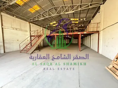مستودع الصناعيه اتنين مع ميزانين مساحه ست تلاف قدم يصلح لجميع الانشط التخزينيه تسهيلات في الدفعات