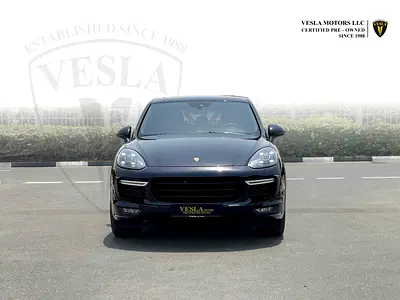 PORSCHE CAYENNE GTS / GCC + 440 HP + SPORT CHRONO + PANORAMIC SUNROOF + BOSE SOUND SYSTEM-2