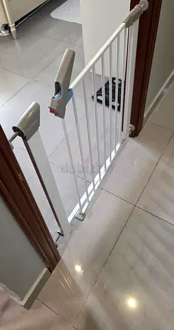 Pet cat / dog gate