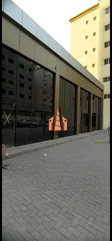 Showroom on the Main road 5000 sqft 8 free parking washroom new showroom and 3 shop
