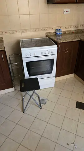 Indesit White freestanding electric cooker with oven - good working condition