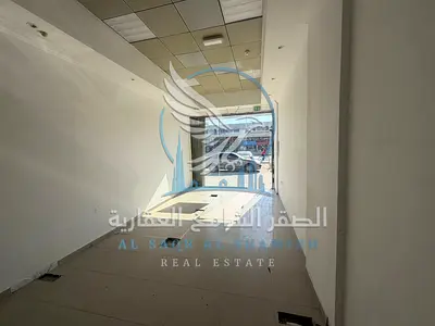 محل الصناعية 5 الشارقه - على شارع رئيسي - اول استخدام - موقع حيوي مميز جدا - خلف المحل مساحة واسعة للتخزين - مساحة 500 قدم - 4 دفعات - تأمين شيك)