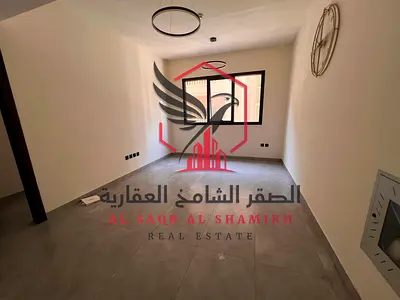 ارخص سعر غرفة وصالة ثاني ساكن باطلالة مدينة مع باركين مجانا و خزائن بالحائط و الغرفة ماستر  بموقع مميز بالقرب من كورنيش الخان