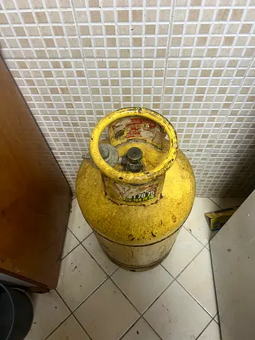 Used Yellow LPG Gas Cylinder - 1 Piece