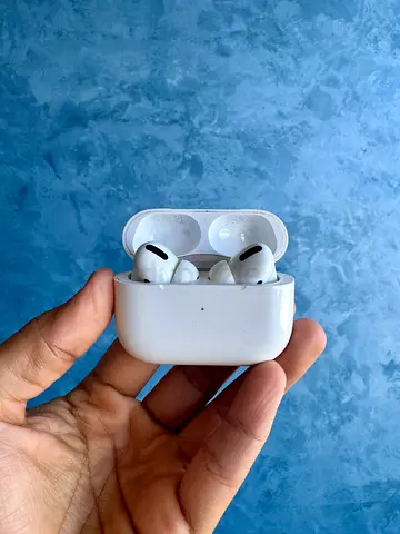 Apple AirPods Pro (1st generation) with MagSafe Charging (Lightning)