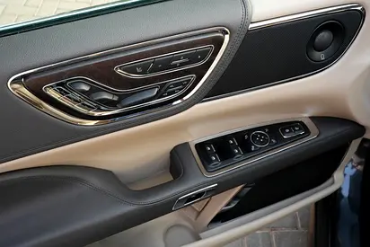 صورة 14 لـ 2020 Lincoln CONTINENTAL