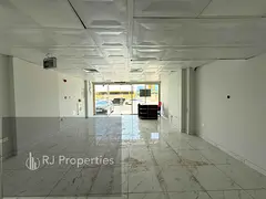 SCHOOL AREA LUXURY SHOP WITH WASHROOM BUSINESS SPOT AREA VERY PRIME LOCATION READY TO MOVE JUST 55k