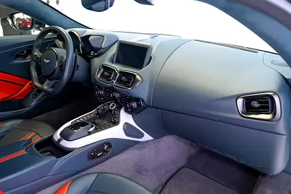 2019 Aston Martin VANTAGE — миниатюра 12