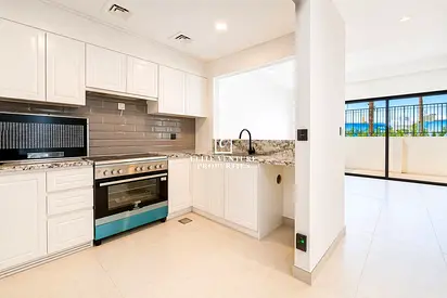 CLOSED TO AMENITIES | SINGLE ROW | 4-BED TH