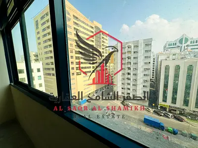 تكييف علي المالك لاكبر غرفة وصالة مع شهر مجانا في أجمل ابراج الشارقة شامل جميع الخدمات بتشطيب حديثة ومساحات واسعة.