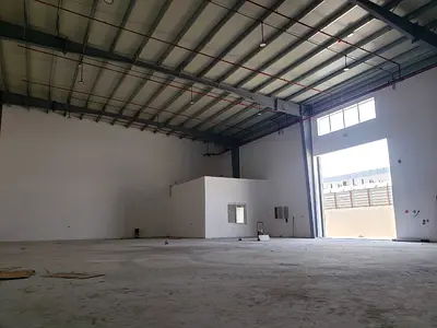 🔥جاهز للنقل 150 كيلوواط // مستودع جديد تمامًا بمساحة 10000 قدم مربع للإيجار في أم القيوين 🔥