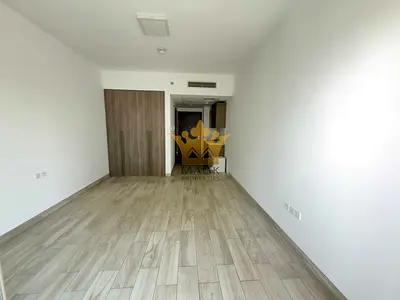 Managed Studio_Balcony_parking