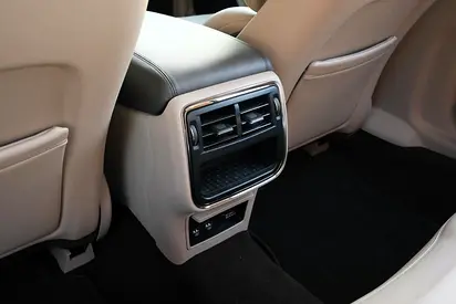 صورة 15 لـ 2020 Lincoln CONTINENTAL