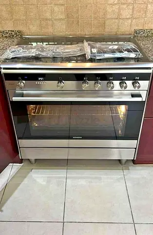 Siemens iq700 top gass oven electric range new model slightly used