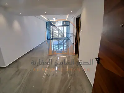 شقة غرفتين وصالة مع غرفة خادمة في النعيمية 3 • بلكونة. • إطلالة مفتوحة على المدينة.  تشطيبات راقية.  مساحات داخلية واسعة. إضاءة وتهوية ممتازة.