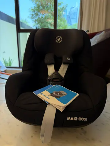 Maxi-Cosi infant car seat (excellent condition) - black