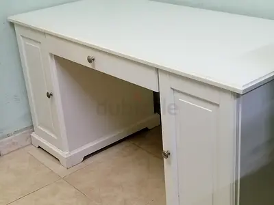 Study Table Solid white wooden desk / dressing table / Computer Table dust resistant, good condition