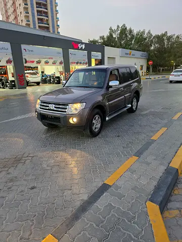 Pajero GLS 3.0 2009 model Gcc first owner Service History Original paint just buy and drive