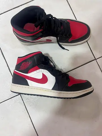 Nike Air Jordan 1 Mid Bred toes  - Size EU 42.5 ( Price negotiable)