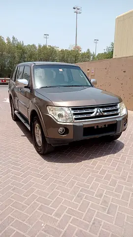Pajero GLS 3.0 2009 model Gcc first owner Service History Original paint just buy and drive