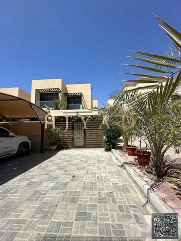 🏡 فيلا تملك حر للبيع – المويهات 3 | عجمان فرصة مميزة لامتلاك فيلا تملك حر في موقع حيوي ومميز، قريبة من المسجد وخلف محطة أدنوك، مع سهولة الوصول إلى ج