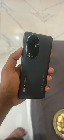 Honor flagship phone with large oval camera module - good condition