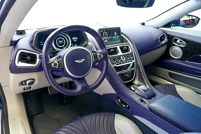 2018 Aston Martin DB11 — миниатюра 9