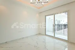 Roman Inspired | Premium Studio | Bright Layout
