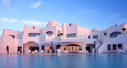 (LIMITED TIME OFFER, HALF PRICE) 2 Night Stay with Breakfast for 2 at Anantara Santorini Abu Dhabi