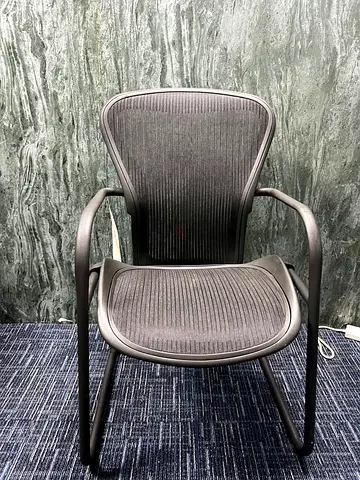 Herman miller Aeron. side Chair  / messh