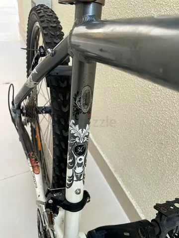 Mountain Bike - 26" Frame, large frame   Hardtail, Good Condition no chain. Parts for project bike