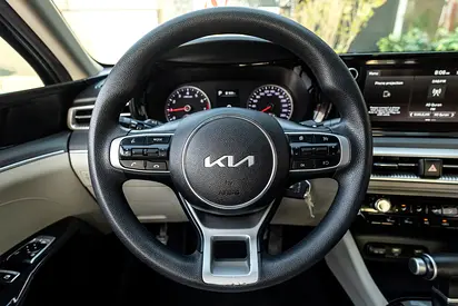 صورة 15 لـ 2023 KIA K5