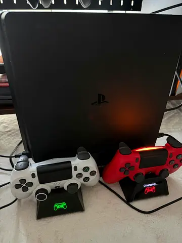 PS4 Playstation 4 Slim with console stand w controller charging