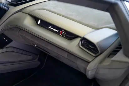 صورة 9 لـ 2024 Lamborghini REVUELTO