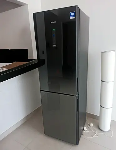 Hitachi Premium Top Fridge Bottom Freezer – Black Glass Design 60 cm width digital screen