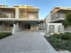 Distress Below Market | Brand New | Spacious layout | Corner Unit | Brand New | Garden done