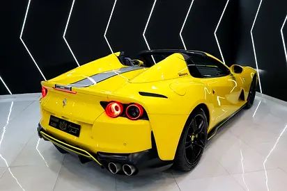 2023 Ferrari 812 照片 16