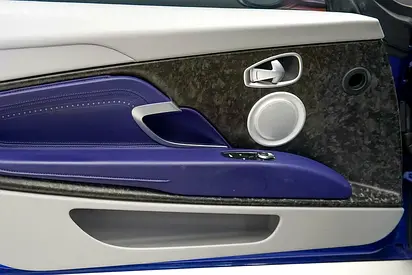 2018 Aston Martin DB11 — миниатюра 7