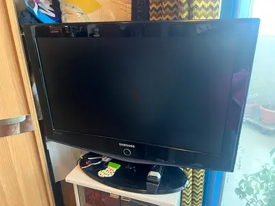 Samsung 32-inch LCD TV in good working condition