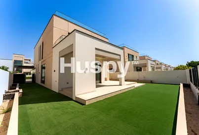 Upgraded | Single Row | Close to Amenities