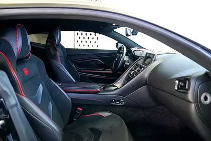 2019 Aston Martin DBS 照片 16