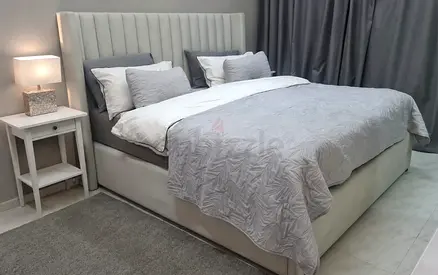 Premium furniture bed set 7pcs. Exselent condition