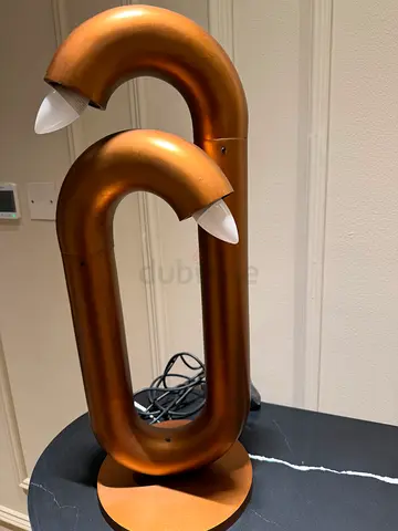 Modern Sculptural Bronze Table Lamp - Unique S-Shaped Design