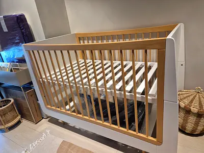 NEW Crib from Snuz (still in package) - Original price was 2000! Never used