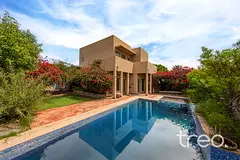 Big corner plot | Vacant | Cul de sac