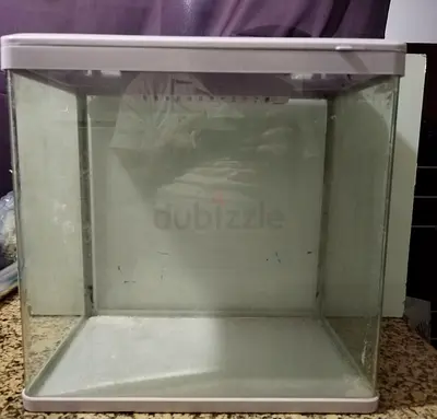 Used Glass Aquarium Tank with White Frame - 40cm x 30cm (approx) 6.3 us gallons comes with filter.
