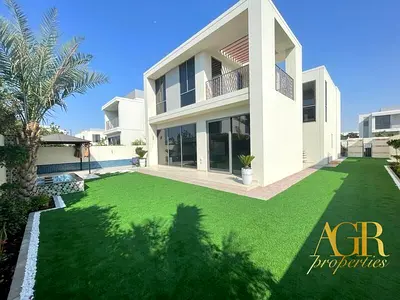 Premium 4BR Residence with Balcony and Ample Space
